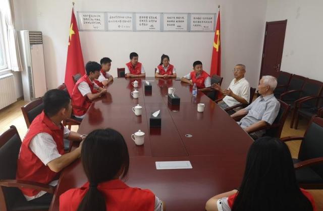 聆聽(tīng)紅色經(jīng)典,感悟璀璨人生